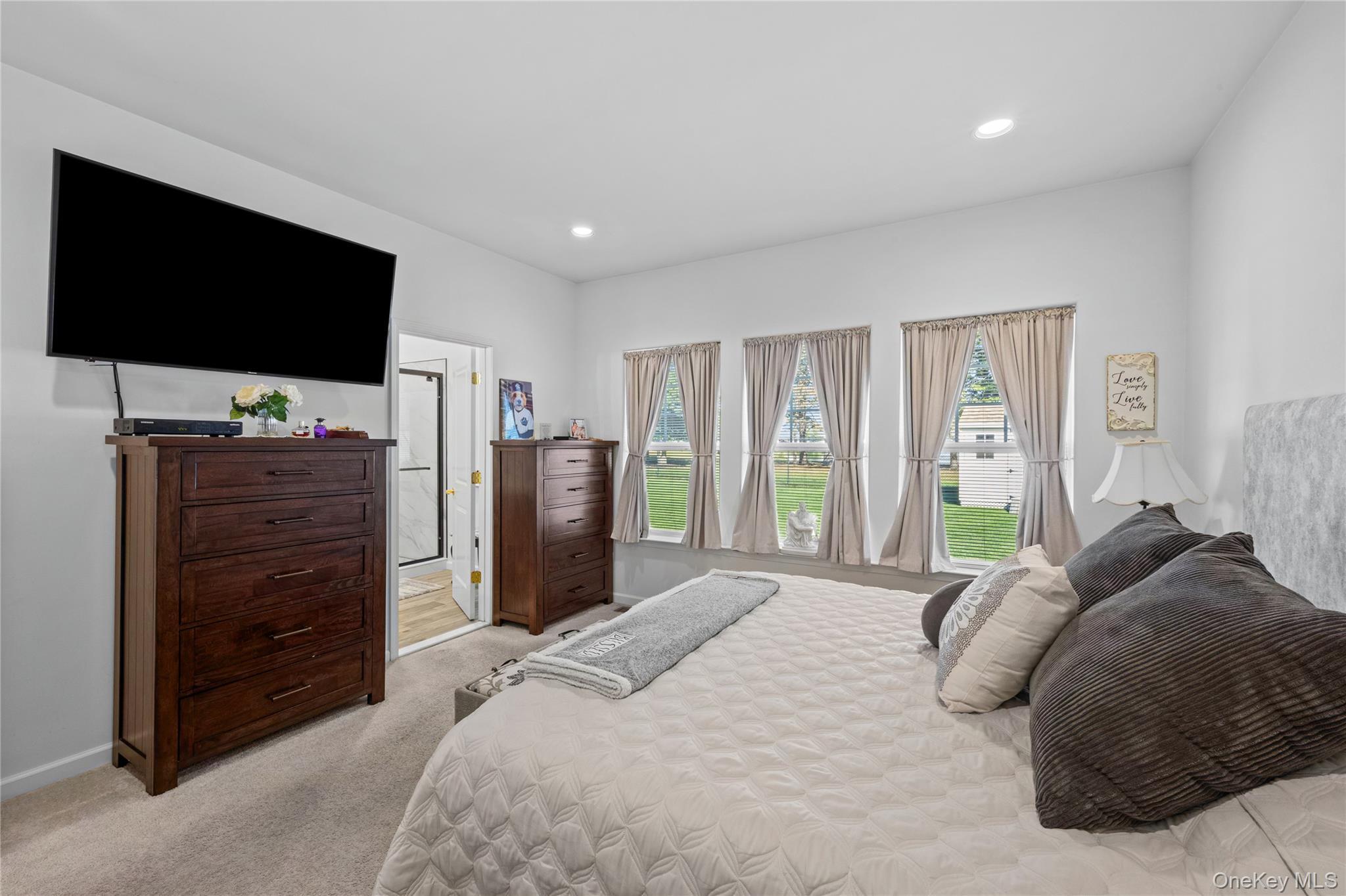 Single Family Pondview Circle Suffolk County, NY 11967, MLS-1045153-16