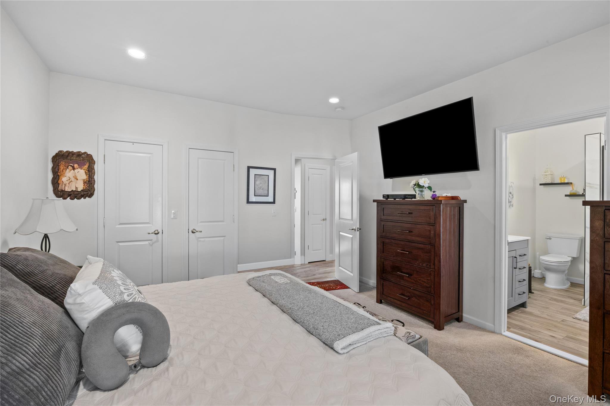 Single Family Pondview Circle Suffolk County, NY 11967, MLS-1045153-17