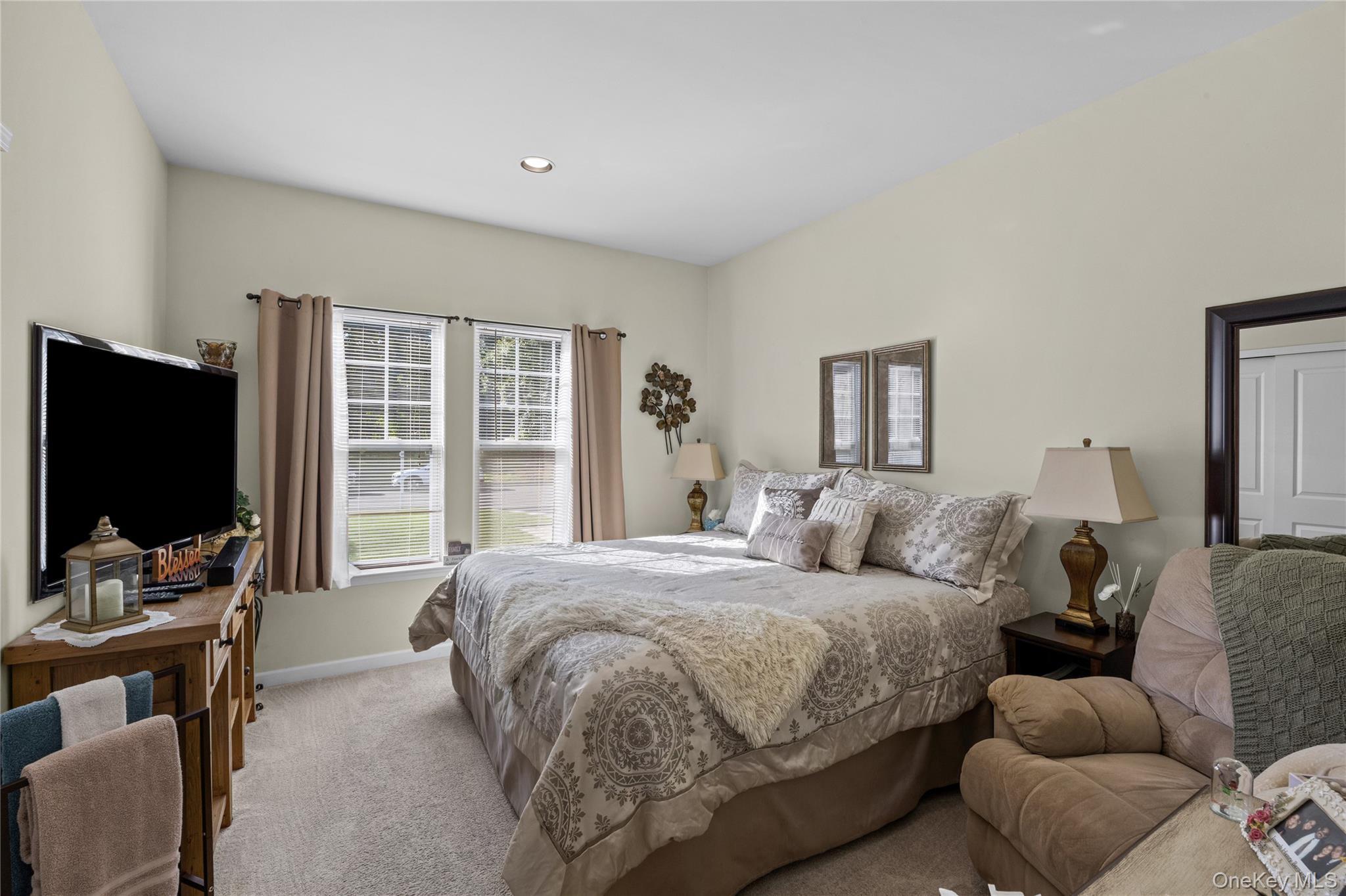 Single Family Pondview Circle Suffolk County, NY 11967, MLS-1045153-19