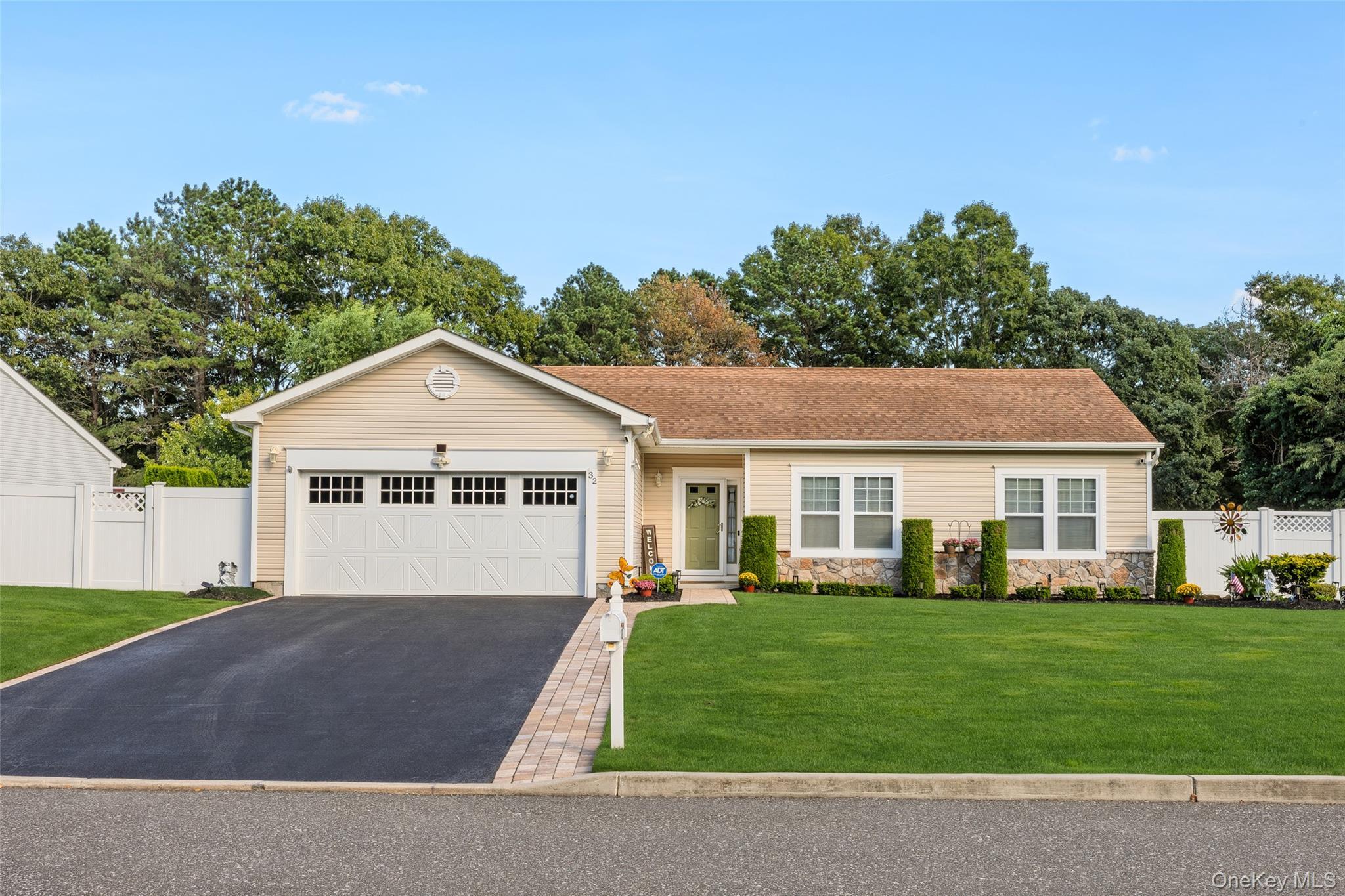 Single Family Pondview Circle Suffolk County, NY 11967, MLS-1045153-2