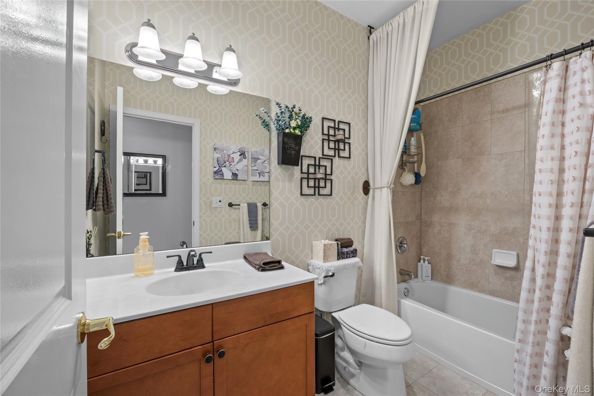 Single Family Pondview Circle Suffolk County, NY 11967, MLS-1045153-21