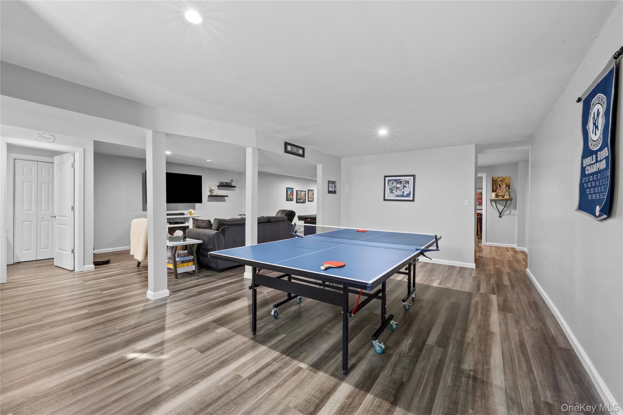 Single Family Pondview Circle Suffolk County, NY 11967, MLS-1045153-22