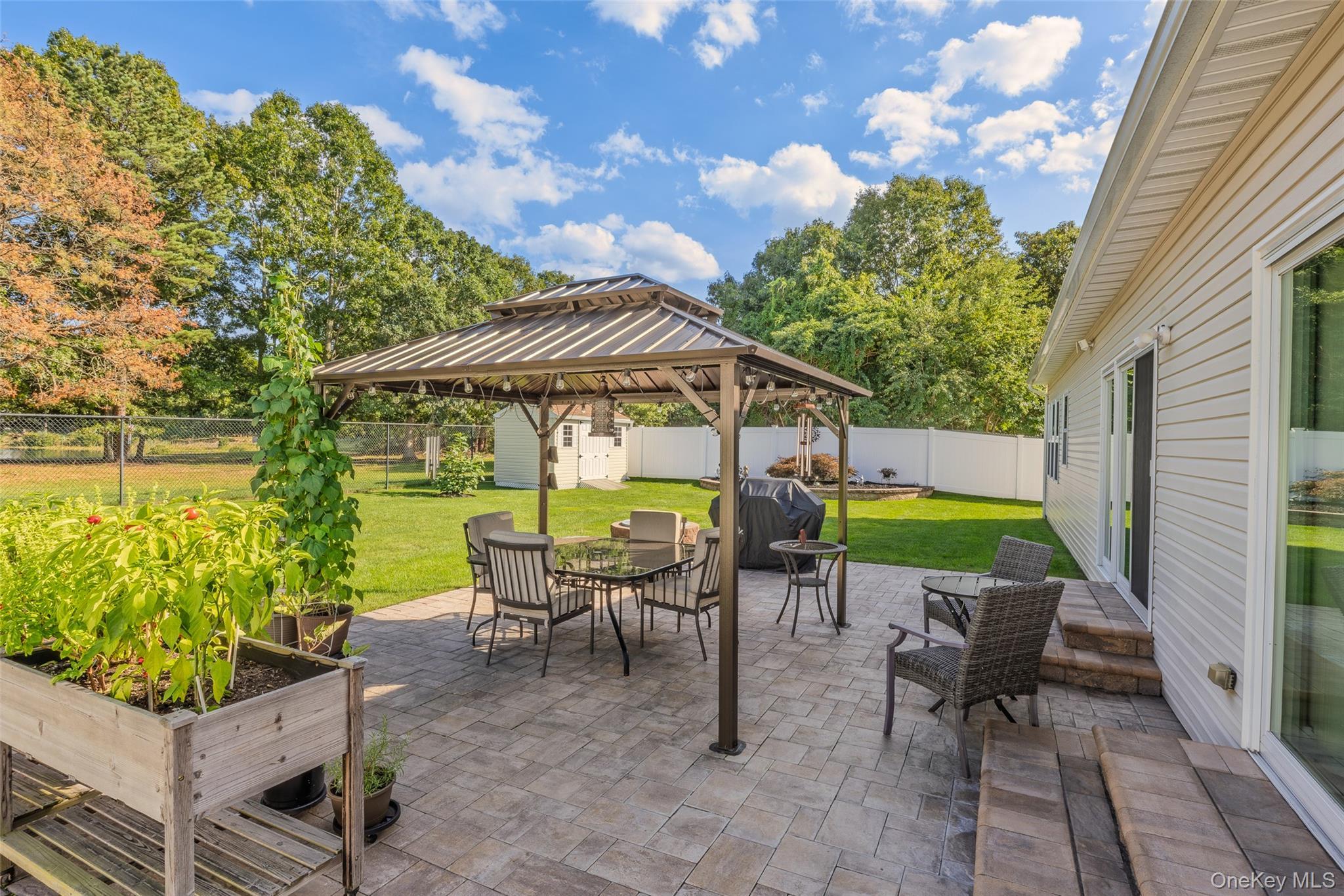 Single Family Pondview Circle Suffolk County, NY 11967, MLS-1045153-27