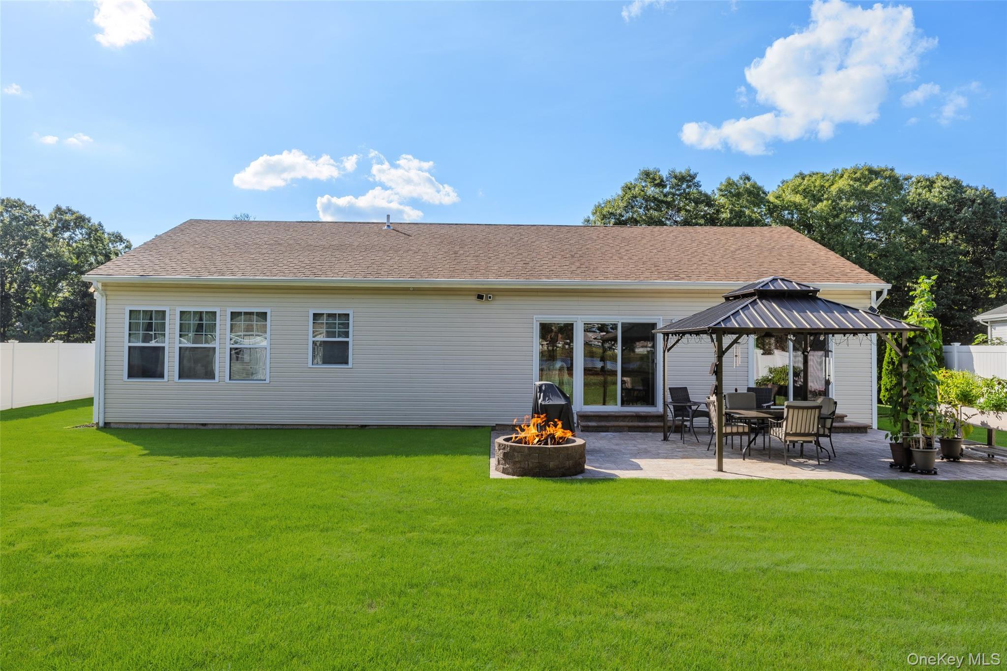 Single Family Pondview Circle Suffolk County, NY 11967, MLS-1045153-28