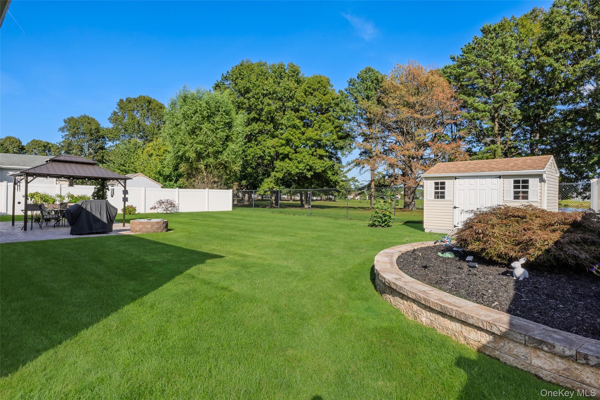 Single Family Pondview Circle Suffolk County, NY 11967, MLS-1045153-29