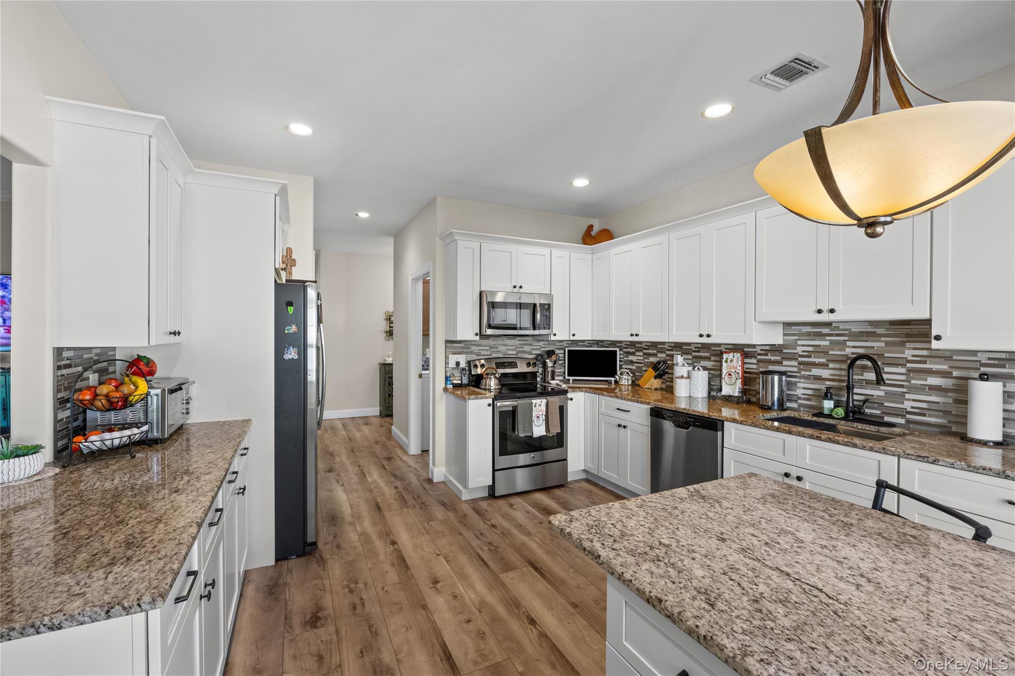 Single Family Pondview Circle Suffolk County, NY 11967, MLS-1045153-6