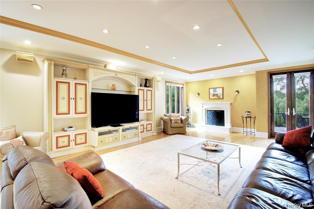 Single Family Manhasset Woods Road  Nassau County, NY 11030, MLS-1045158-13