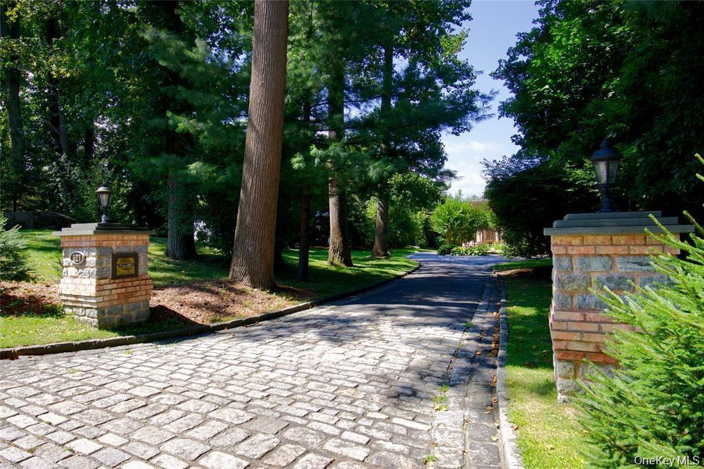 Single Family Manhasset Woods Road  Nassau County, NY 11030, MLS-1045158-2
