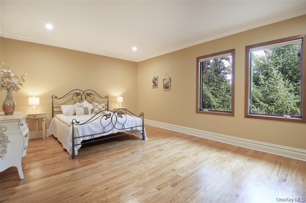 Single Family Manhasset Woods Road  Nassau County, NY 11030, MLS-1045158-21