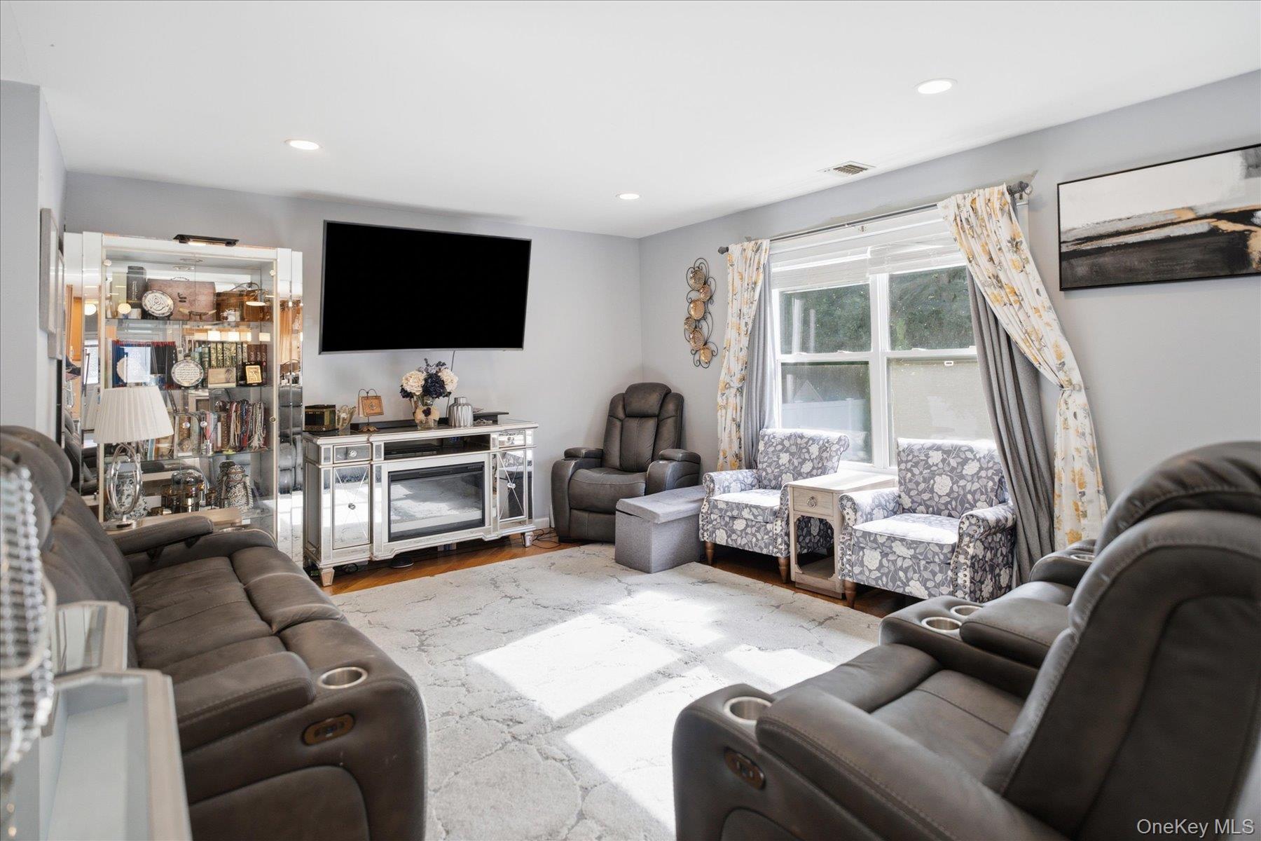 Single Family Howard Drive Suffolk County, NY 11727, MLS-1045161-11