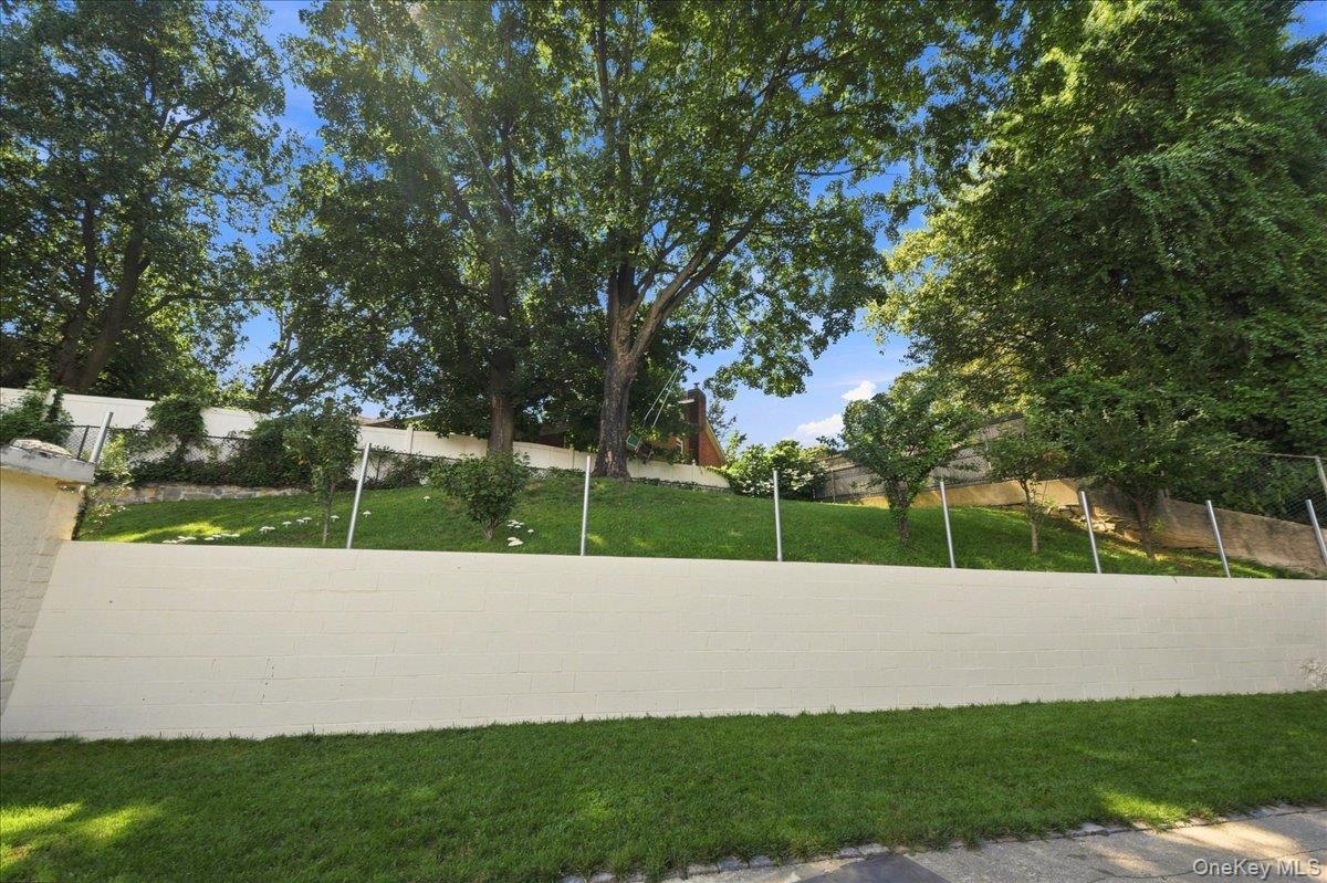 Single Family Raybrook Rd  Westchester County, NY 10704, MLS-1045200-22
