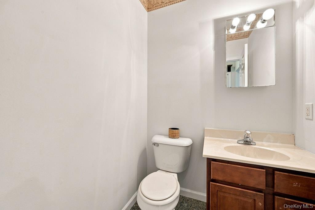 Single Family Private Road Suffolk County, NY 11933, MLS-1045233-29