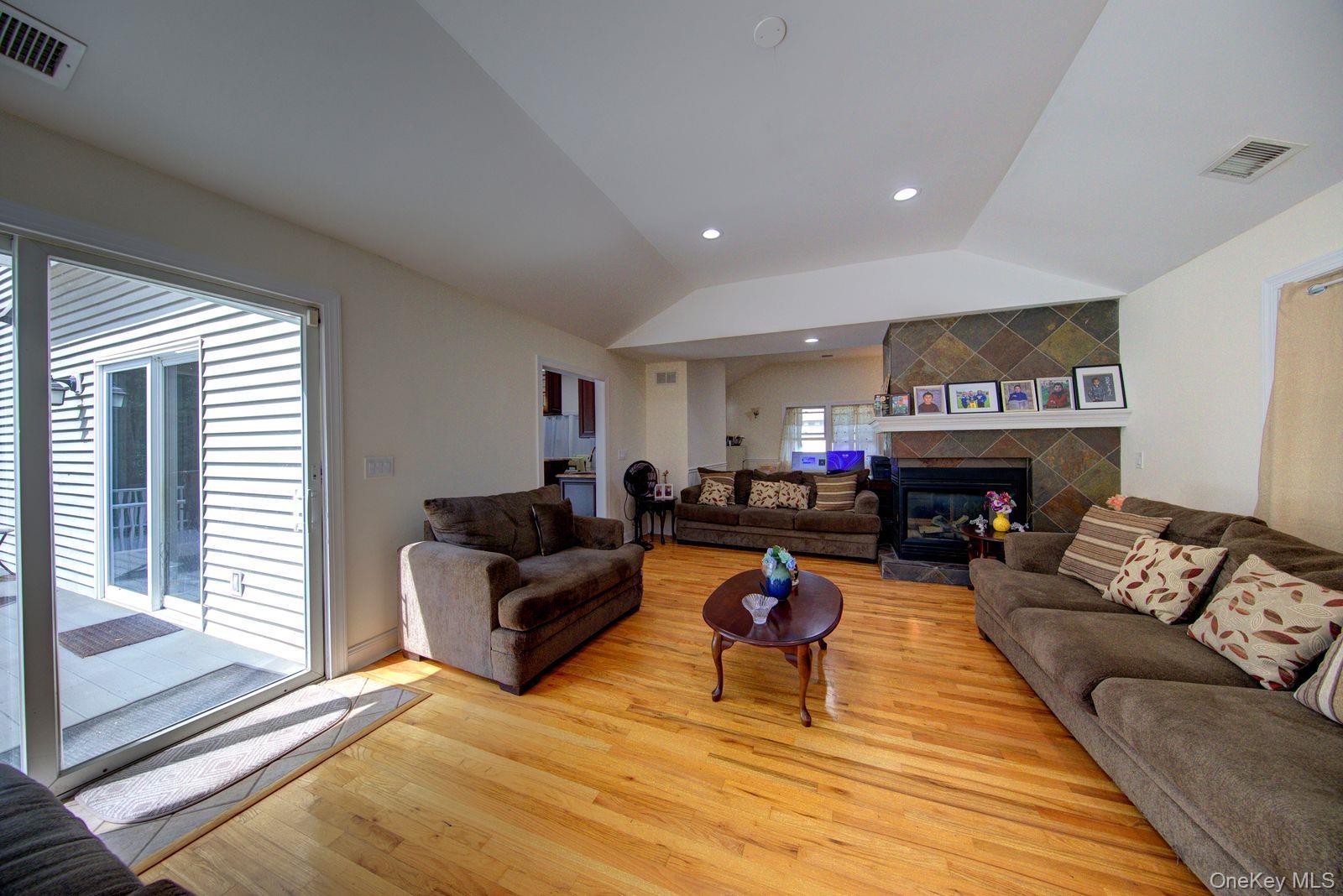 Single Family Chestnut Street Suffolk County, NY 11766, MLS-1045245-10