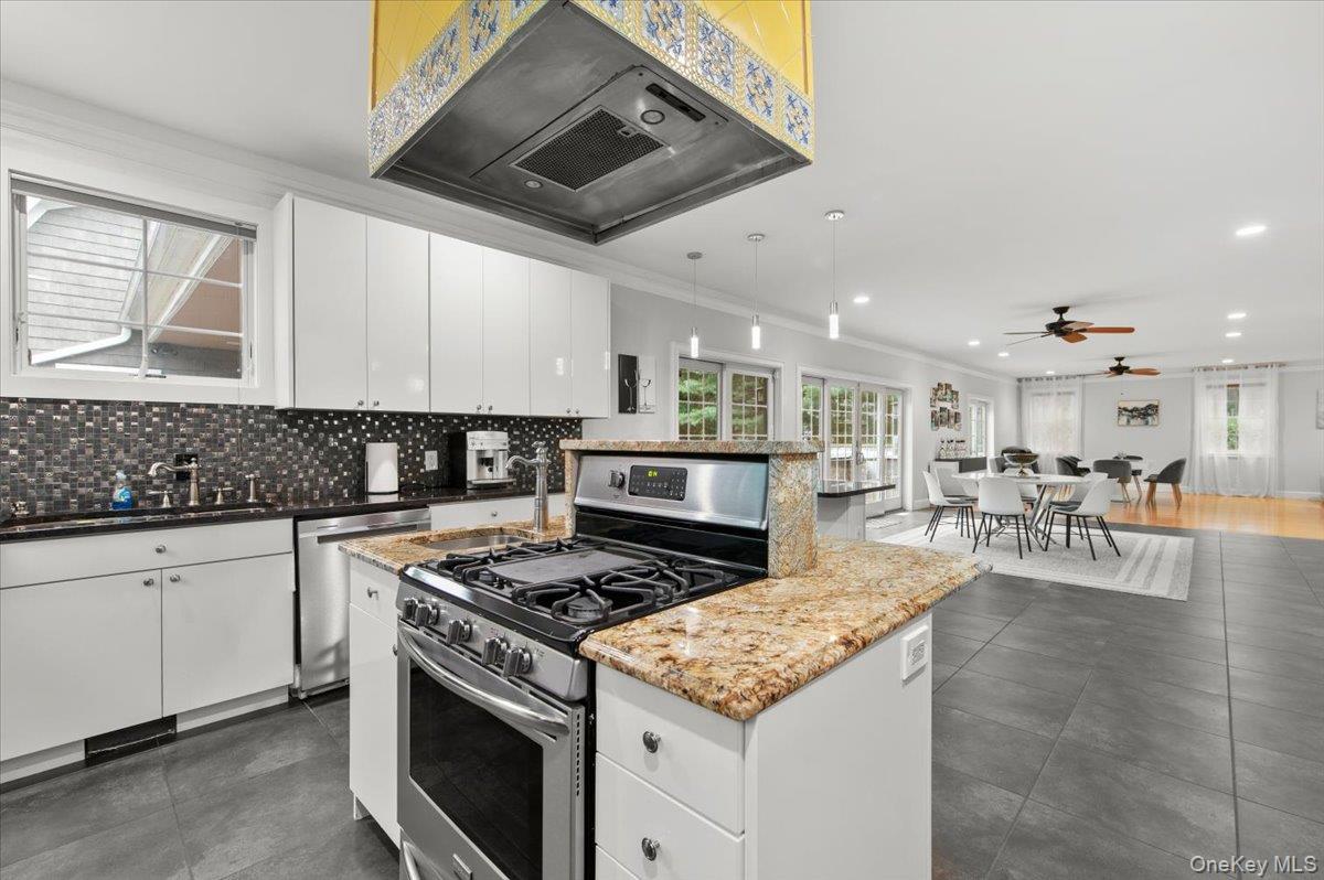 Single Family Newtown Road Suffolk County, NY 11946, MLS-1045249-14