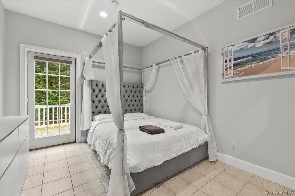 Single Family Newtown Road Suffolk County, NY 11946, MLS-1045249-15