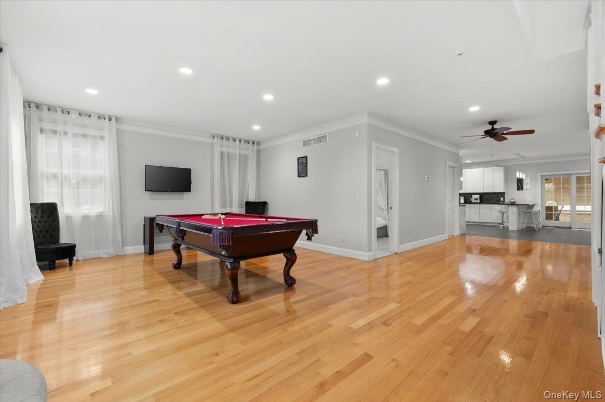 Single Family Newtown Road Suffolk County, NY 11946, MLS-1045249-16