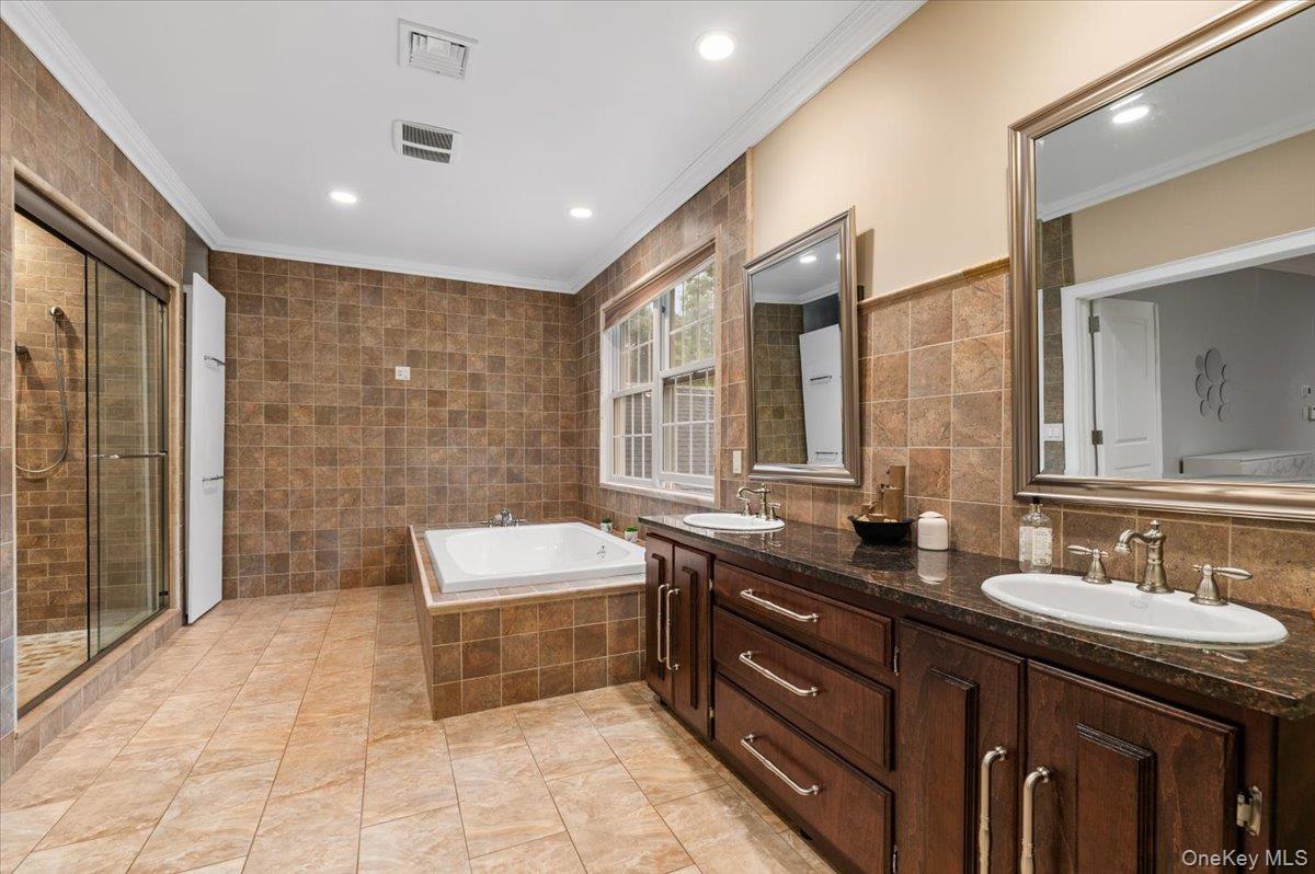 Single Family Newtown Road Suffolk County, NY 11946, MLS-1045249-19