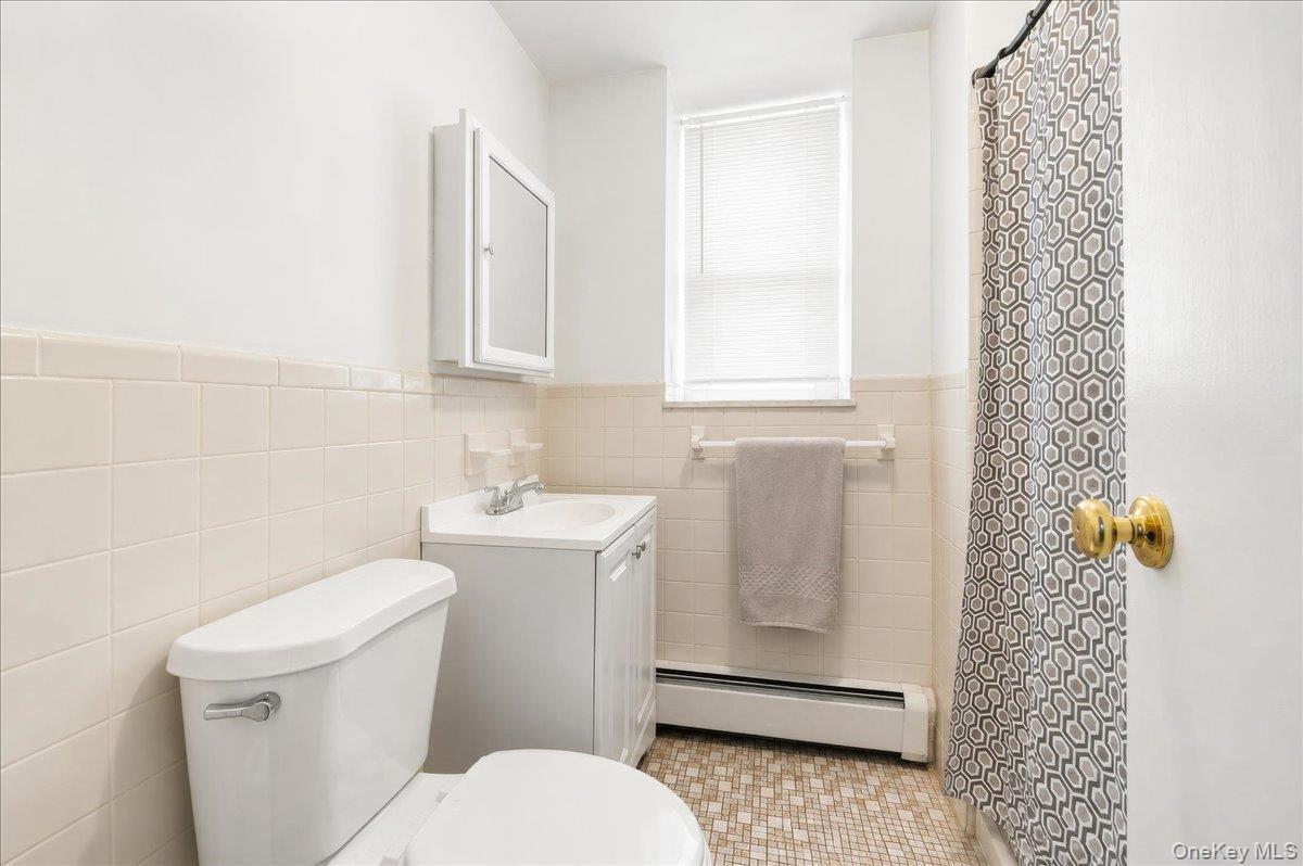 Single Family Hollywood Avenue  Bronx, NY 10461, MLS-1045263-18