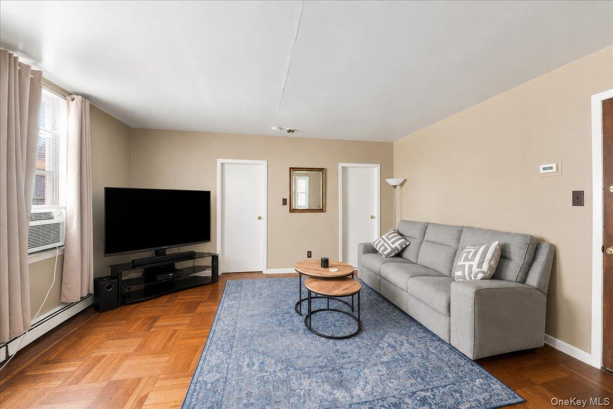 Single Family Hollywood Avenue  Bronx, NY 10461, MLS-1045263-2