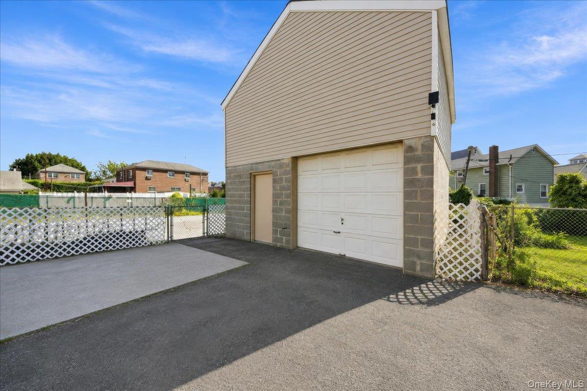 Single Family Hollywood Avenue  Bronx, NY 10461, MLS-1045263-21