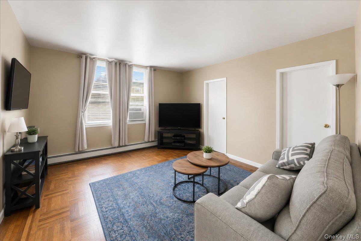 Single Family Hollywood Avenue  Bronx, NY 10461, MLS-1045263-3