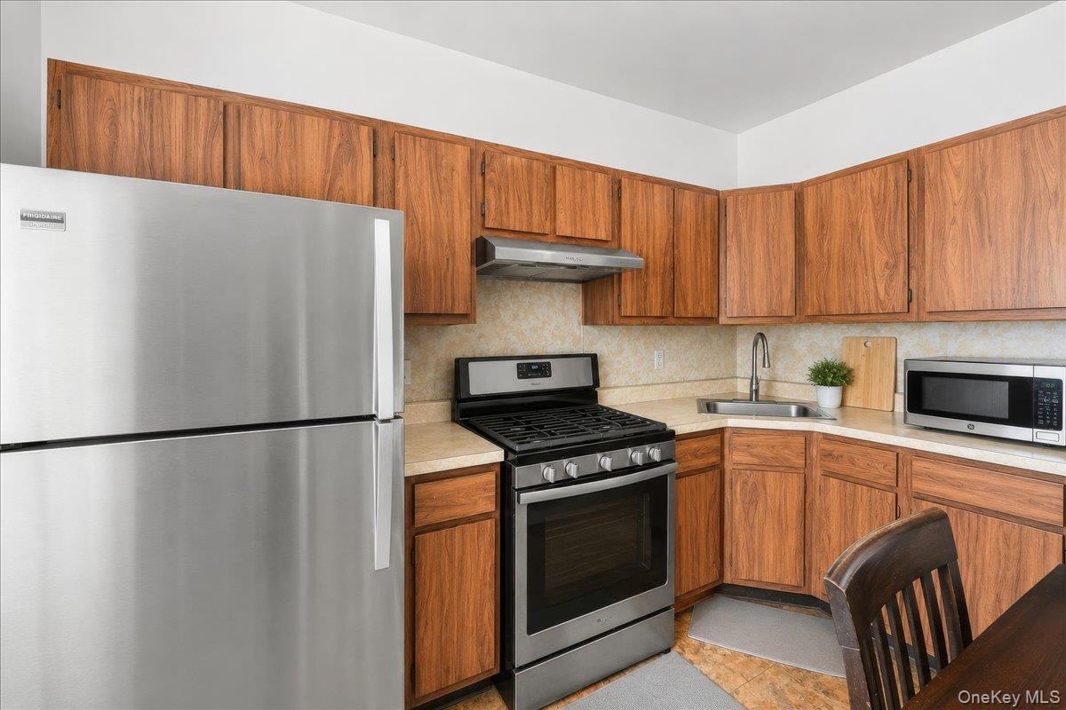 Single Family Hollywood Avenue  Bronx, NY 10461, MLS-1045263-5