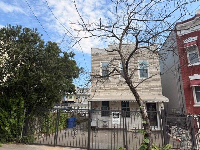 Single Family E 216th Street Bronx, NY 10469, MLS-1045273-2