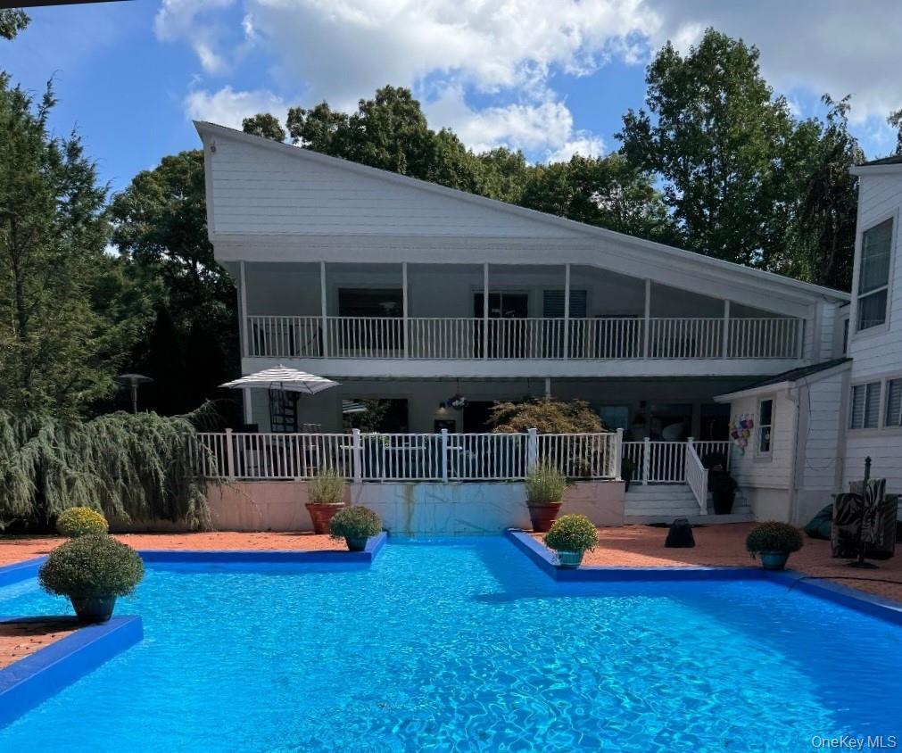 Single Family Carol Lane Nassau County, NY 11545, MLS-1045340-3