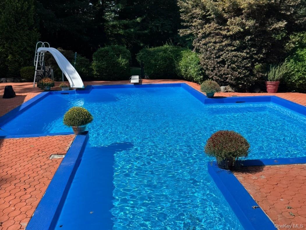 Single Family Carol Lane Nassau County, NY 11545, MLS-1045340-34