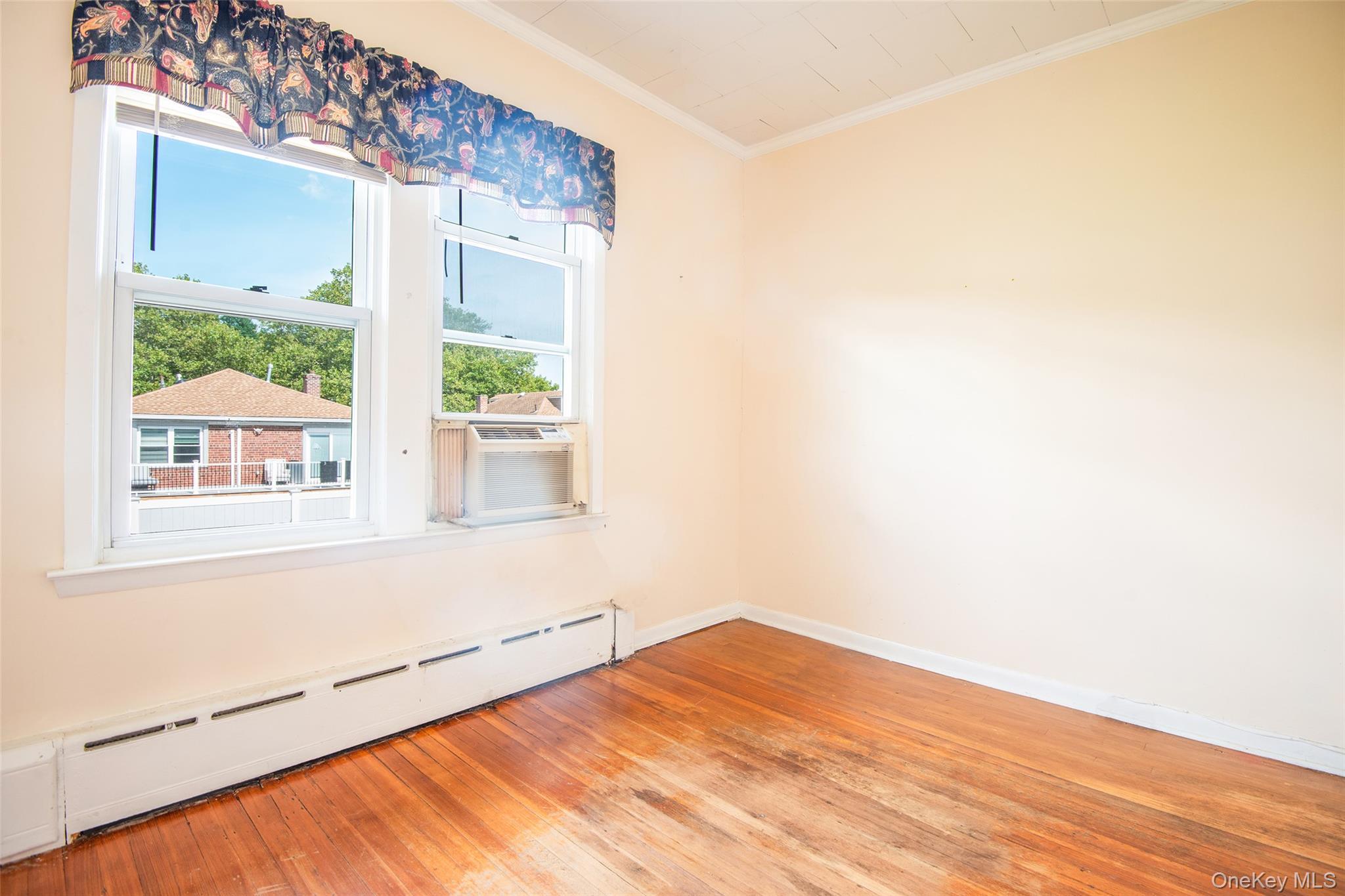 Single Family Hollywood Avenue Bronx, NY 10465, MLS-1045353-11