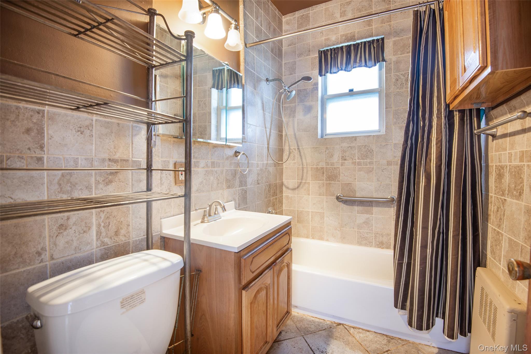Single Family Hollywood Avenue Bronx, NY 10465, MLS-1045353-13