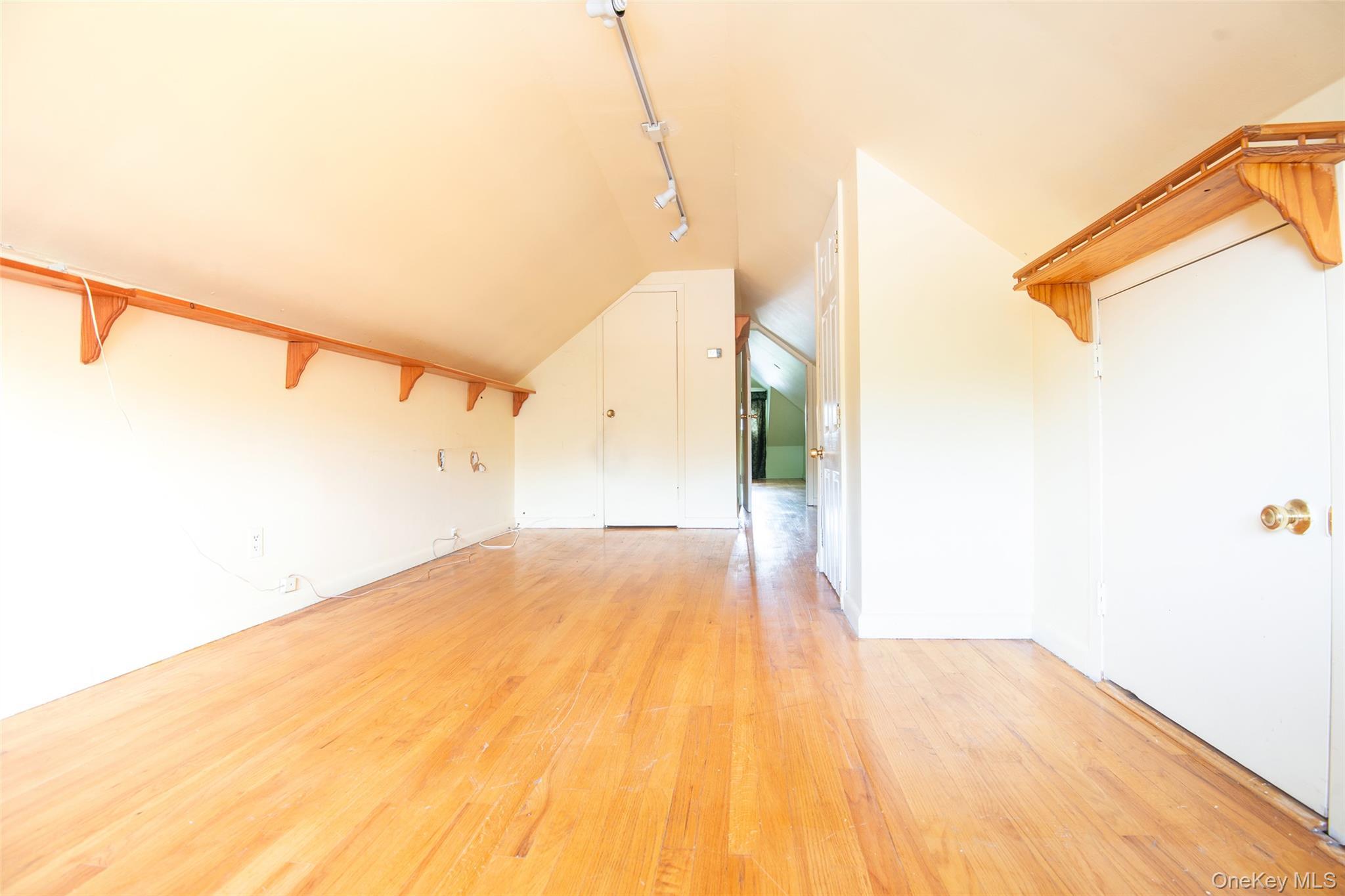 Single Family Hollywood Avenue Bronx, NY 10465, MLS-1045353-15