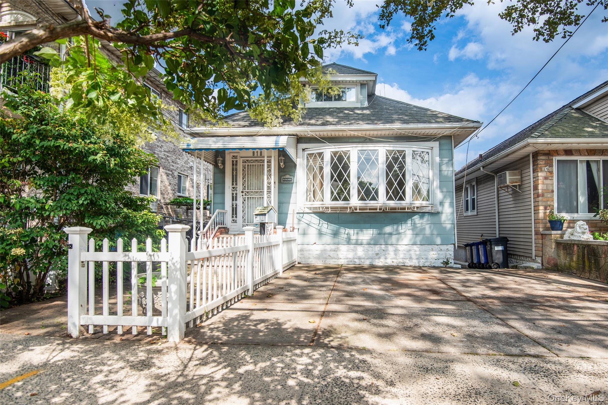 Single Family Hollywood Avenue Bronx, NY 10465, MLS-1045353-2