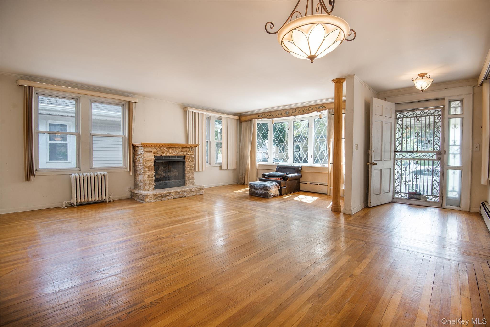 Single Family Hollywood Avenue Bronx, NY 10465, MLS-1045353-4