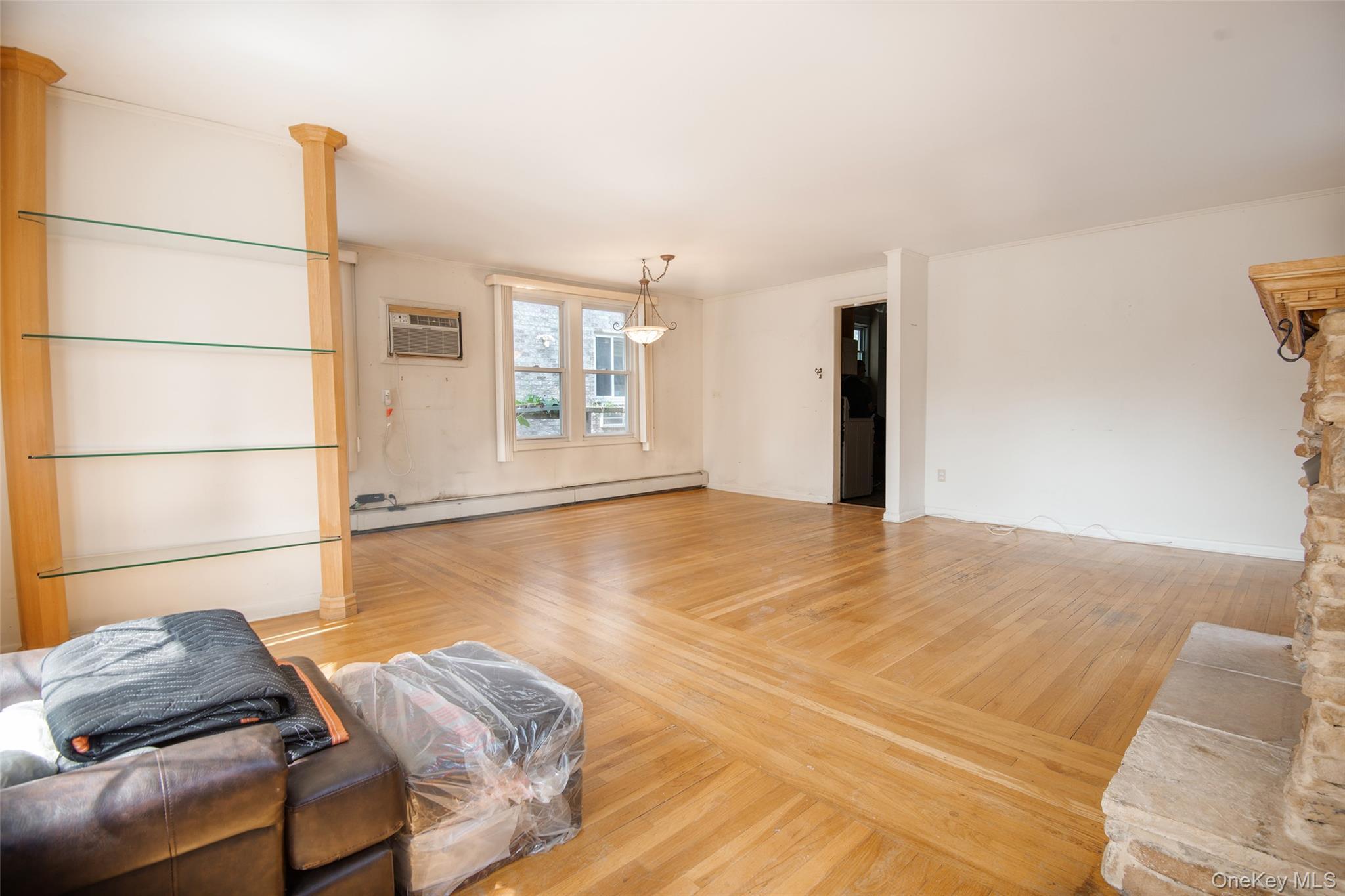 Single Family Hollywood Avenue Bronx, NY 10465, MLS-1045353-6