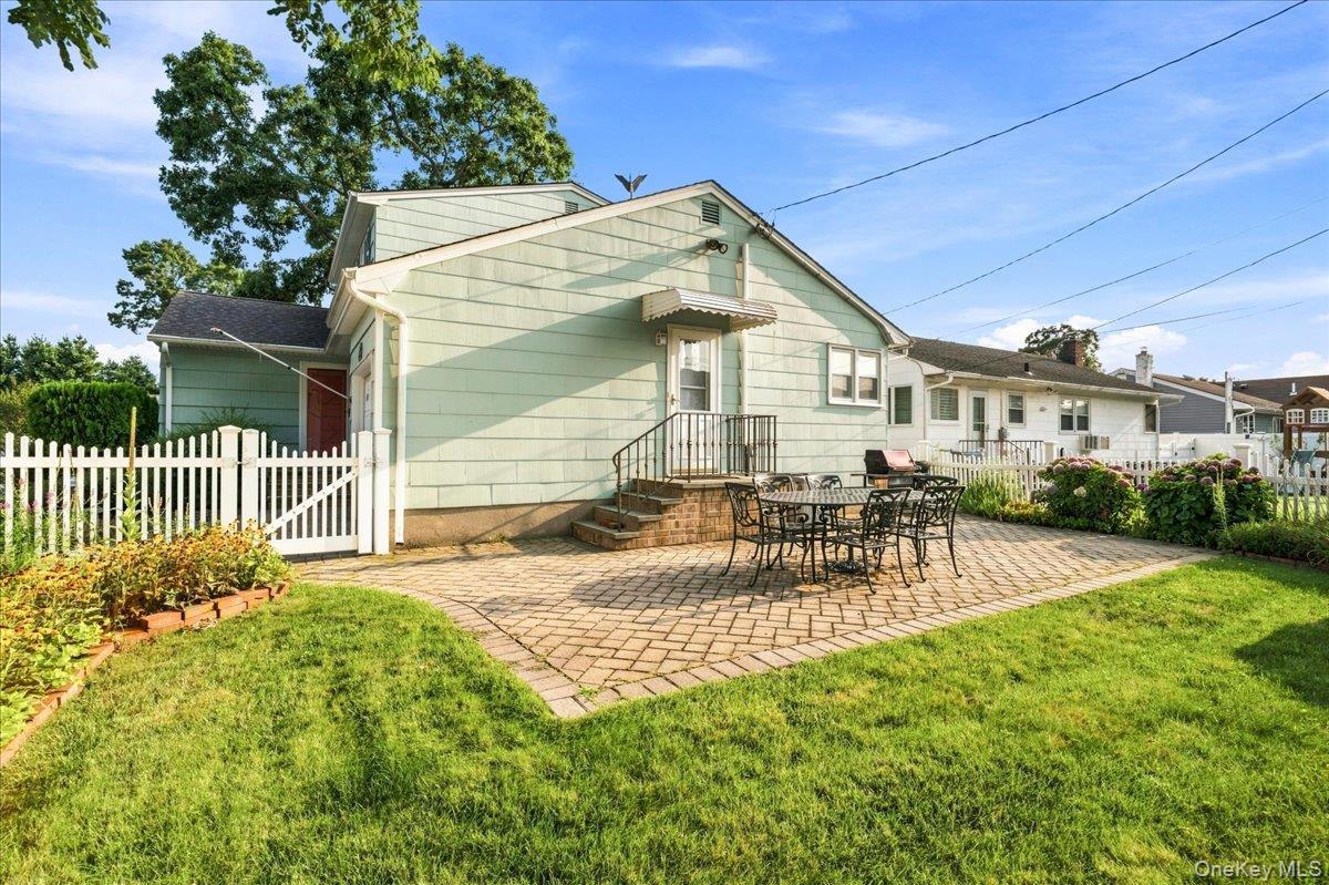 Single Family Meadow Lane Nassau County, NY 11783, MLS-1045377-10