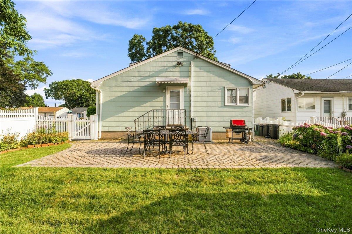 Single Family Meadow Lane Nassau County, NY 11783, MLS-1045377-11