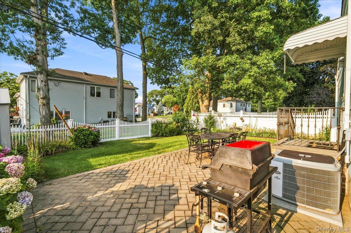 Single Family Meadow Lane Nassau County, NY 11783, MLS-1045377-13