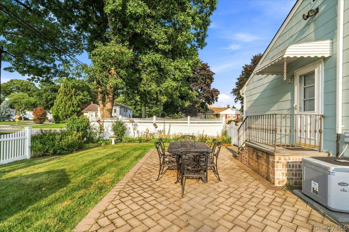 Single Family Meadow Lane Nassau County, NY 11783, MLS-1045377-14