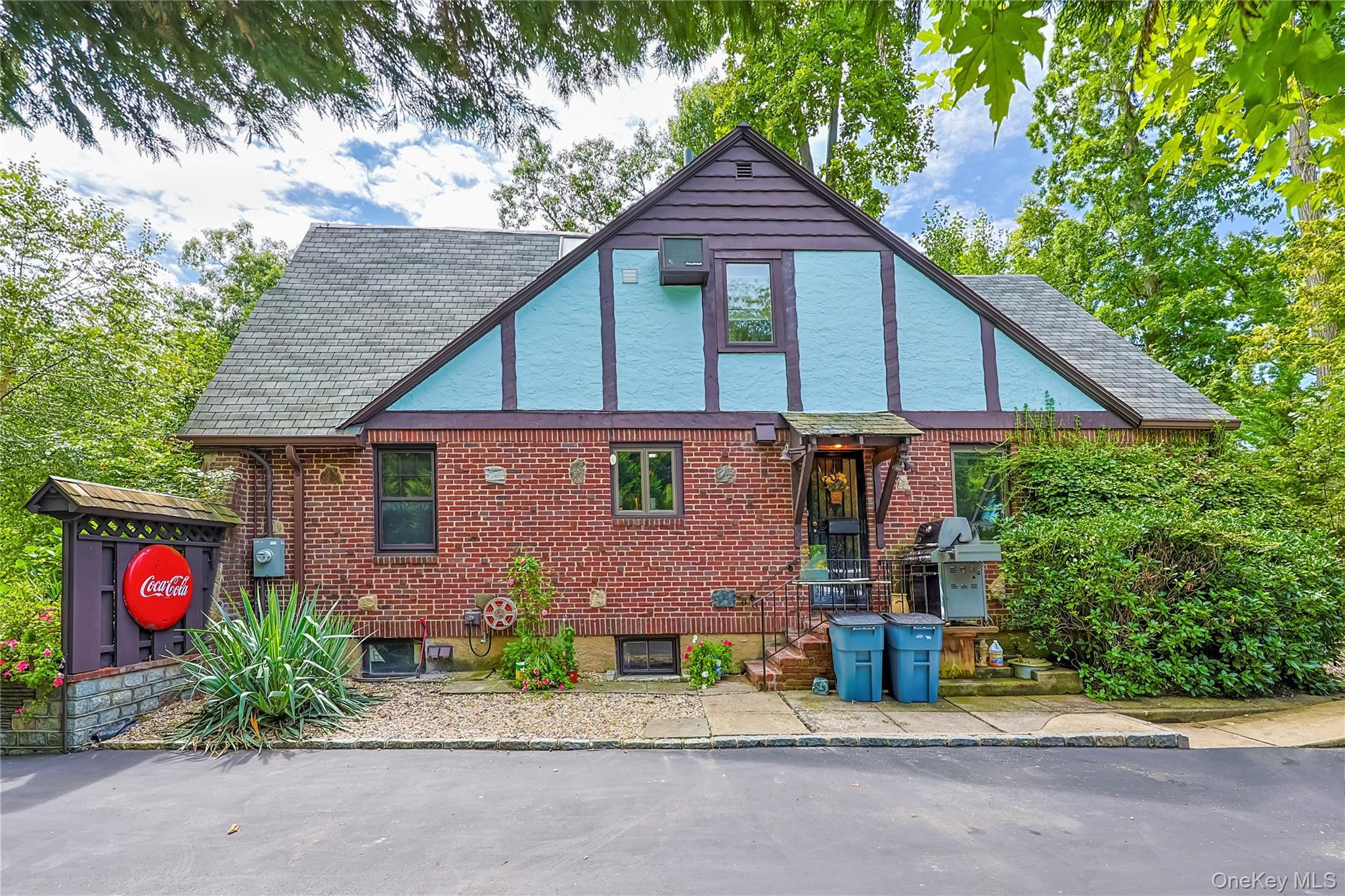 Single Family Crestwood Place Nassau County, NY 11024, MLS-1045396-19