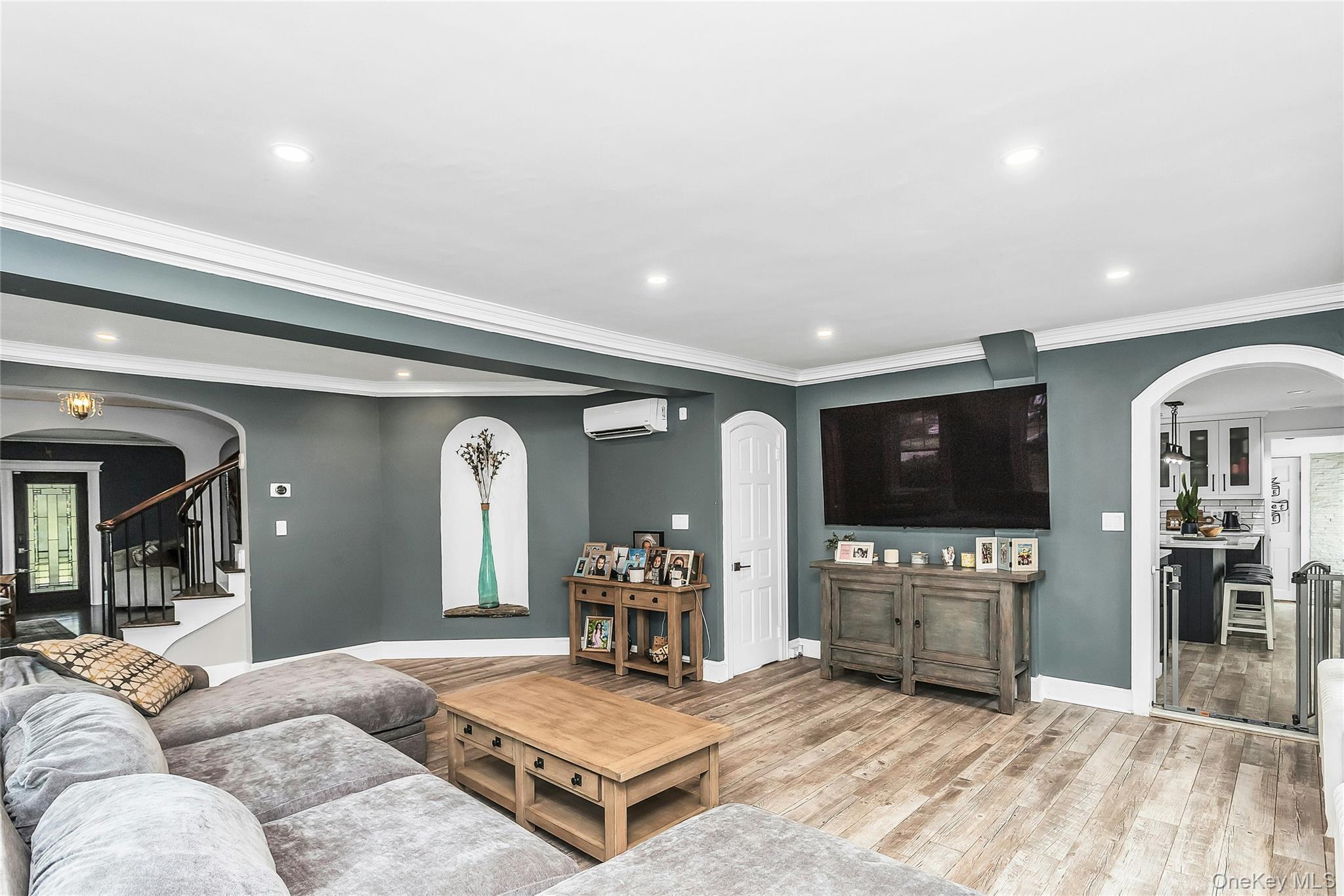 Single Family S Penataquit Avenue Suffolk County, NY 11706, MLS-1045401-18