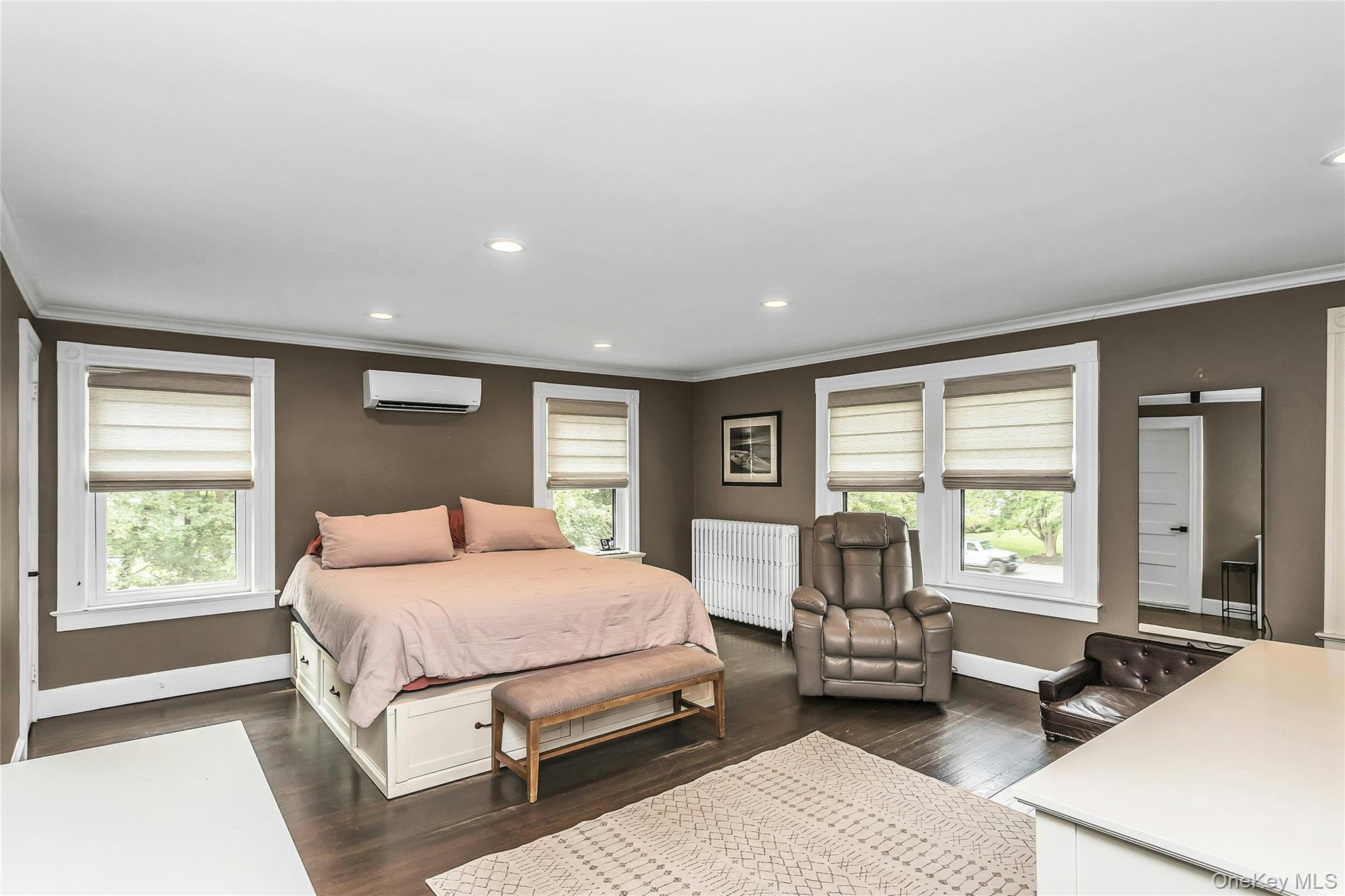 Single Family S Penataquit Avenue Suffolk County, NY 11706, MLS-1045401-22
