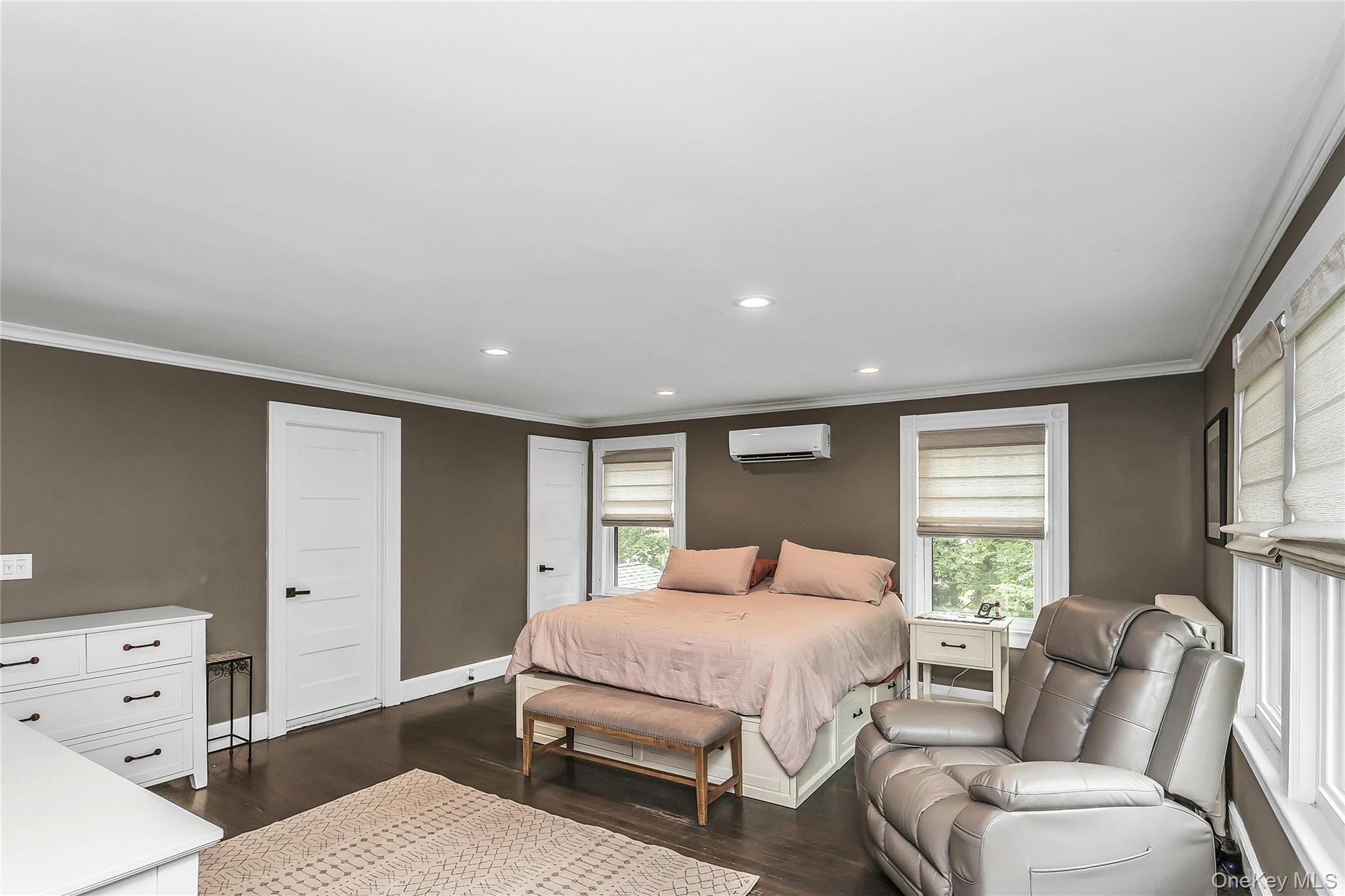 Single Family S Penataquit Avenue Suffolk County, NY 11706, MLS-1045401-23