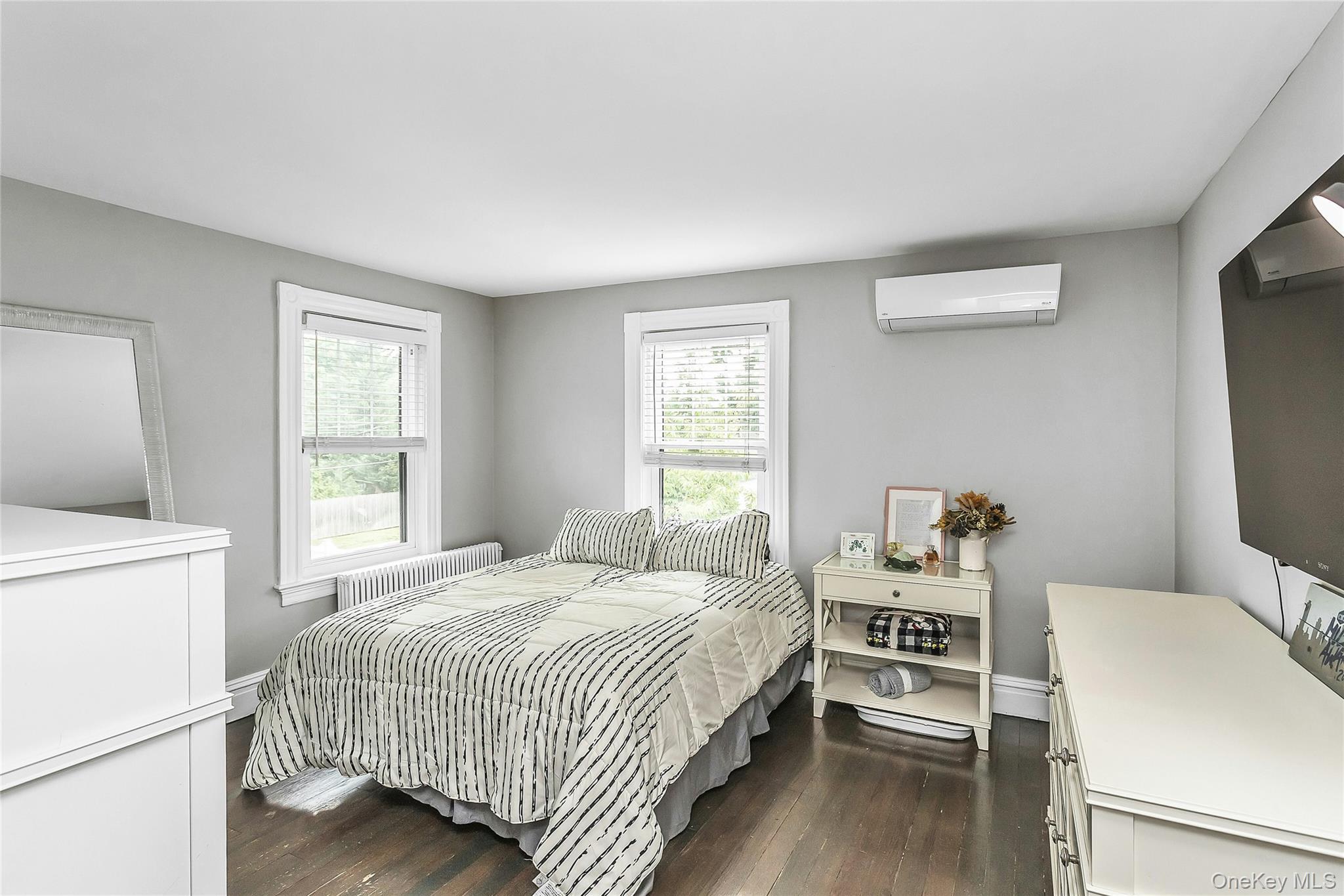 Single Family S Penataquit Avenue Suffolk County, NY 11706, MLS-1045401-28