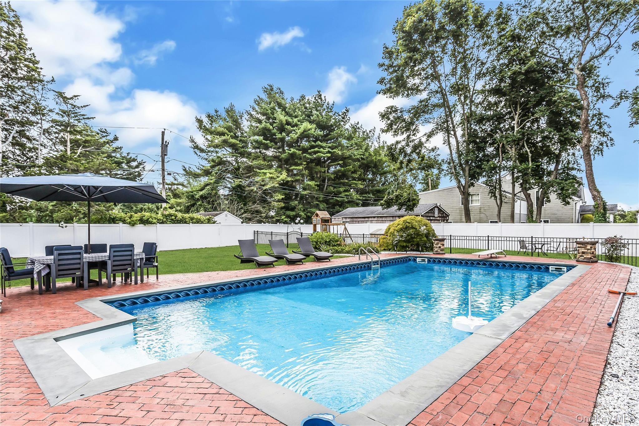 Single Family S Penataquit Avenue Suffolk County, NY 11706, MLS-1045401-37