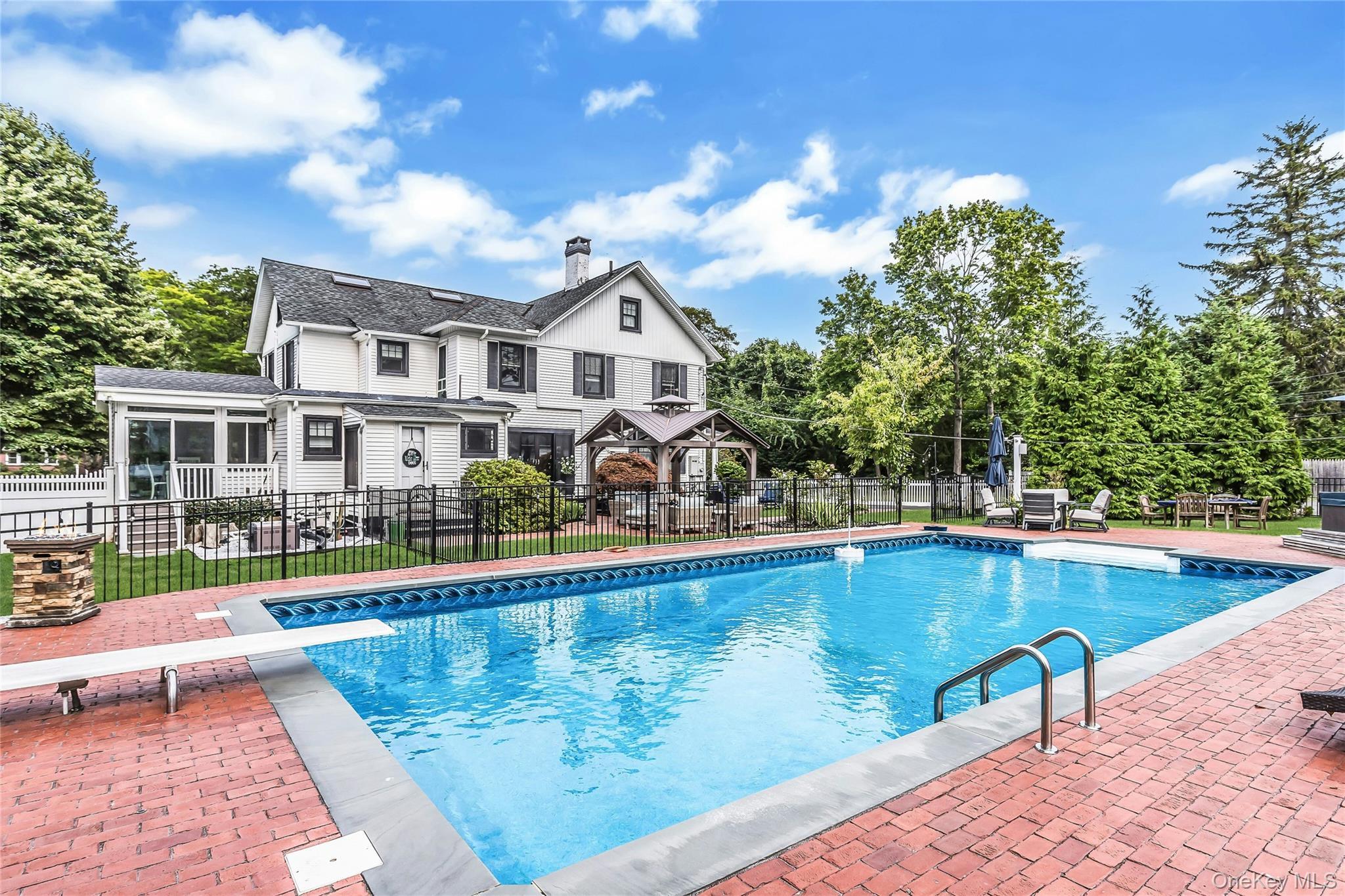 Single Family S Penataquit Avenue Suffolk County, NY 11706, MLS-1045401-38