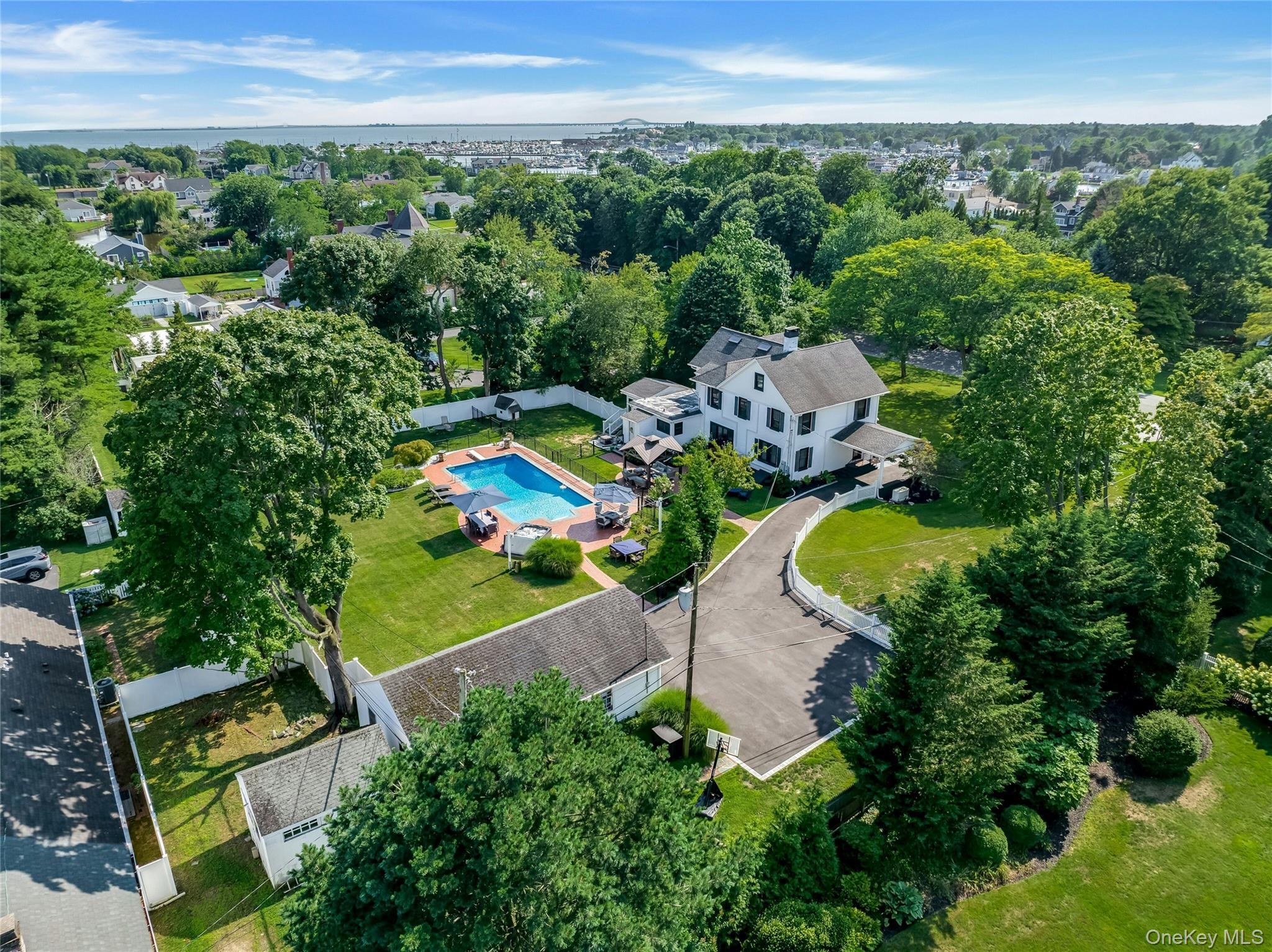 Single Family S Penataquit Avenue Suffolk County, NY 11706, MLS-1045401-41