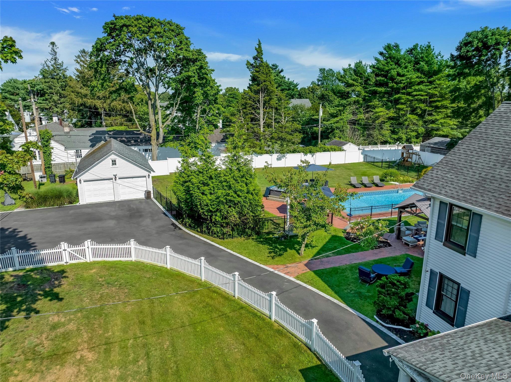 Single Family S Penataquit Avenue Suffolk County, NY 11706, MLS-1045401-45