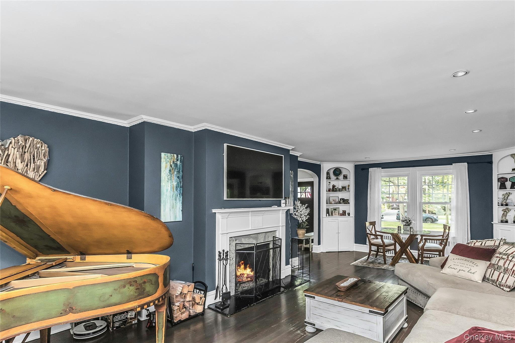 Single Family S Penataquit Avenue Suffolk County, NY 11706, MLS-1045401-8