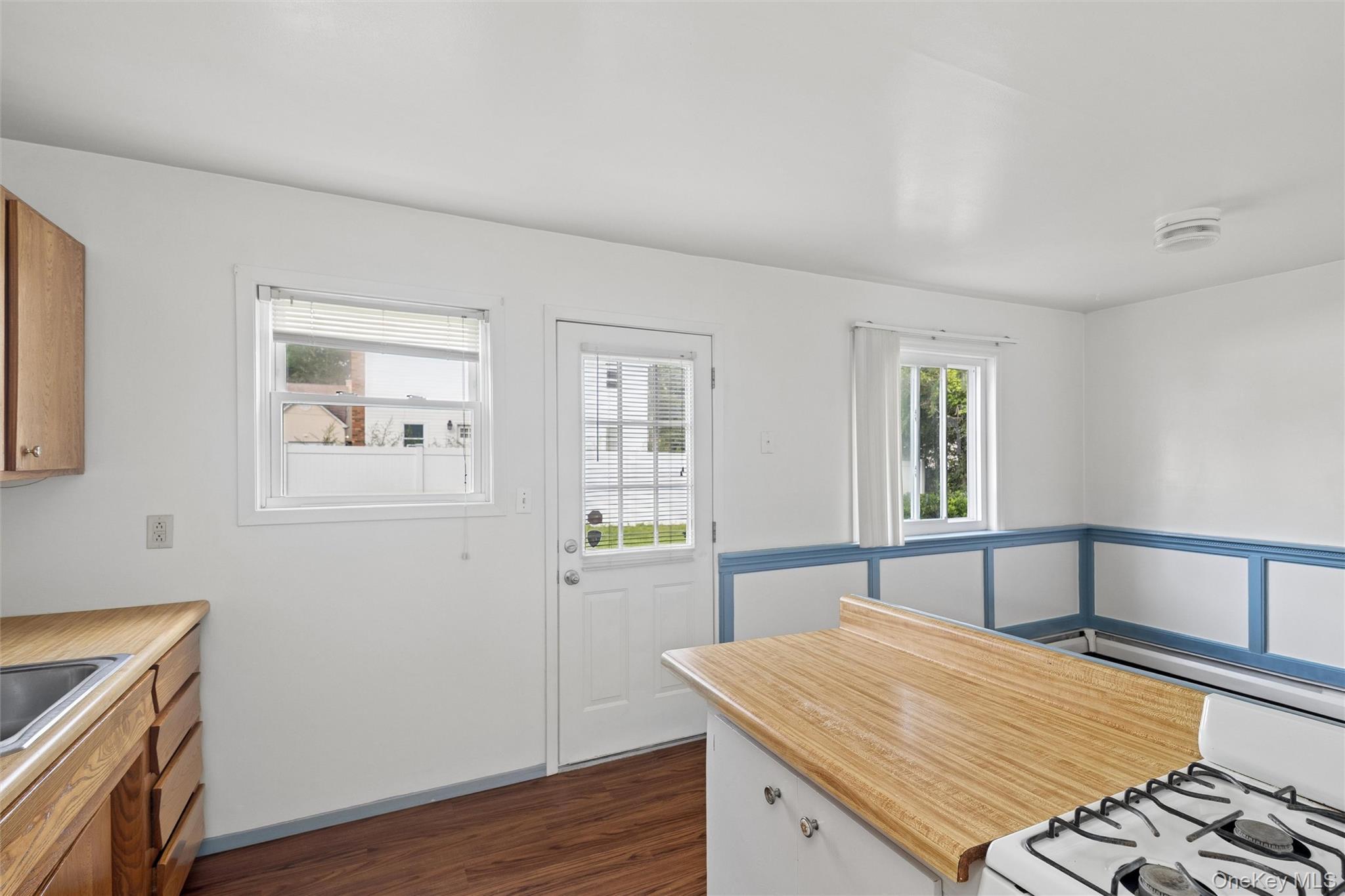 Single Family Park Avenue  Suffolk County, NY 11720, MLS-1045406-10